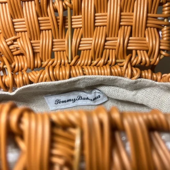 Tommy Bahama Tan Woven crocodile Handbag. Don’t worry it won’t bite 🐊 - Picture 10 of 10